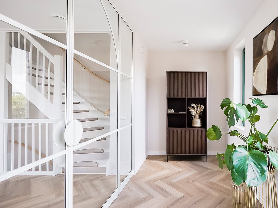 White aluminium door