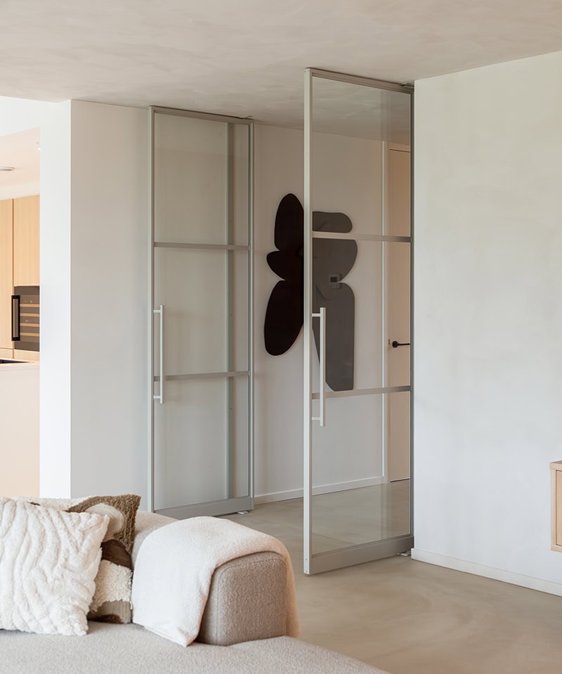 Pivot door